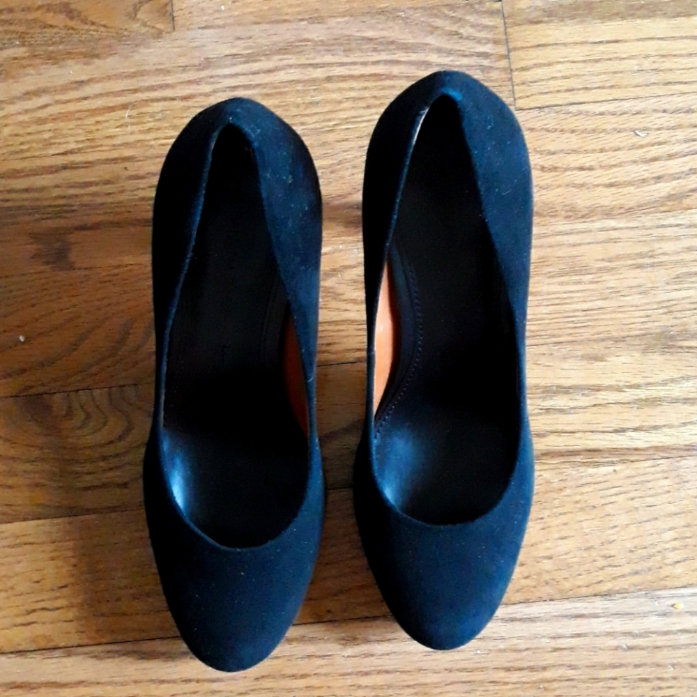 Banana Republic suede pumps